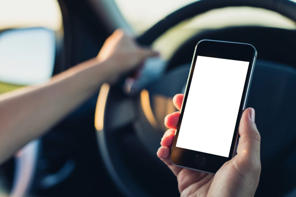 telefone celular ao volante