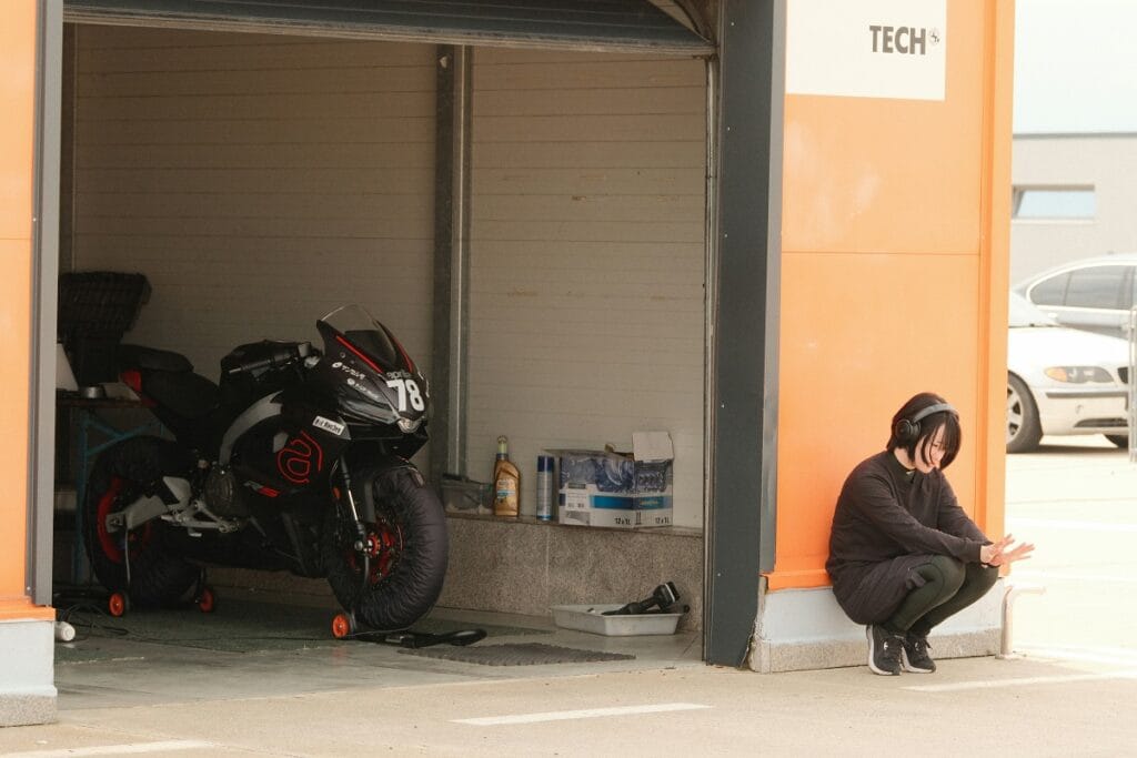motocicleta parada