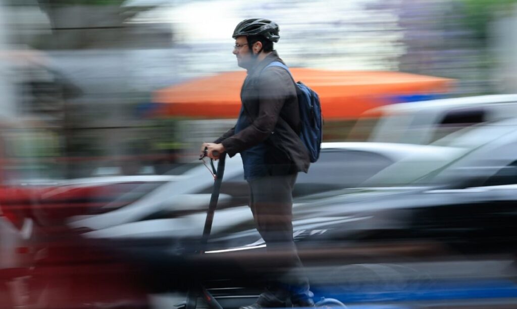 bicicletas e patinetes elétricos